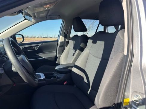 Used 2019 Toyota RAV4 LE image 14
