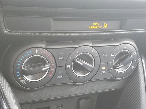 Used 2017 Toyota Yaris iA image 27