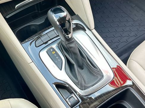 Used 2019 Buick Regal Essence w/ Driver Confidence Package I image 18