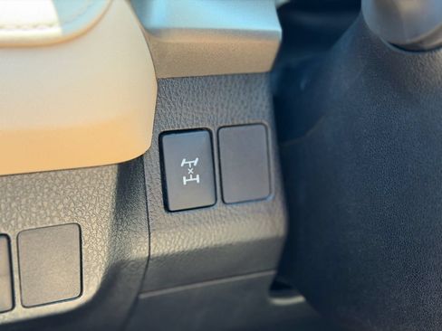 Used 2013 Toyota RAV4 LE AWD/4WD image 24