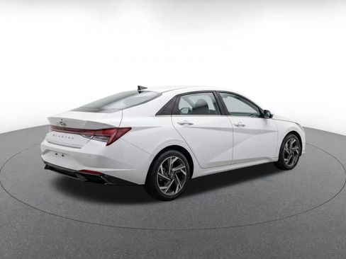 Used 2025 Hyundai Elantra SEL FWD image 9