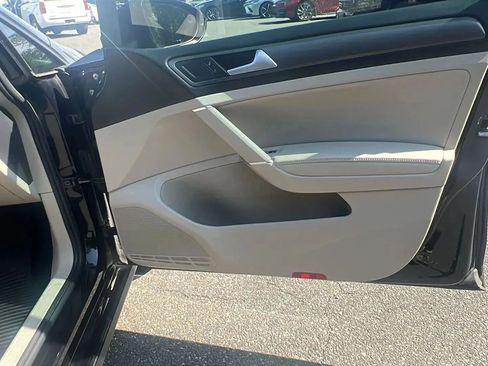 Used 2020 Volkswagen Golf 4-Door image 32