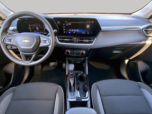 Used 2025 Chevrolet TrailBlazer LT FWD image 15