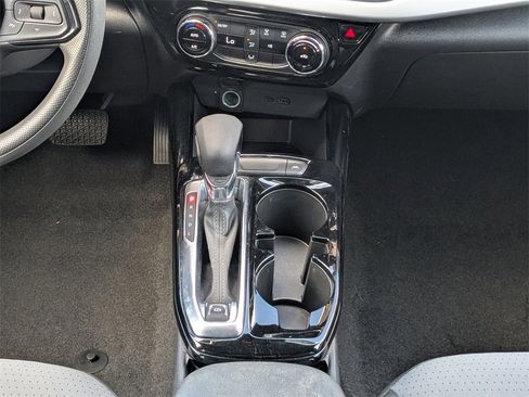 Certified 2025 Chevrolet Trax LT image 20
