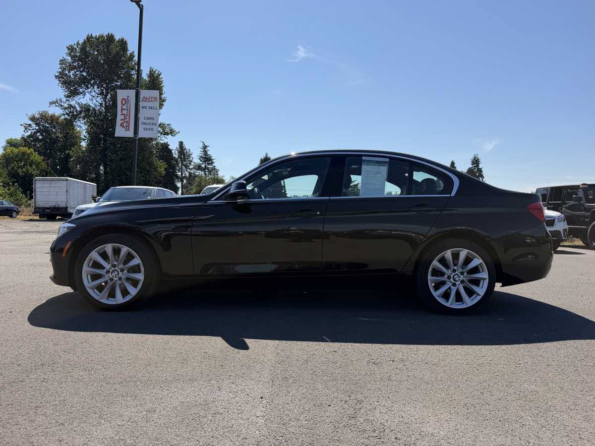 Used 2017 BMW 330i xDrive Sedan AWD/4WD image 5