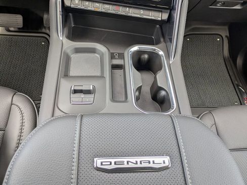 New 2025 GMC Sierra 2500 Denali w/ Denali Reserve Package AWD/4WD image 15