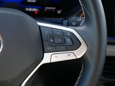 Used 2024 Volkswagen Taos SE image 30