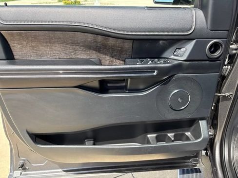Used 2018 Ford Expedition Limited AWD/4WD image 8