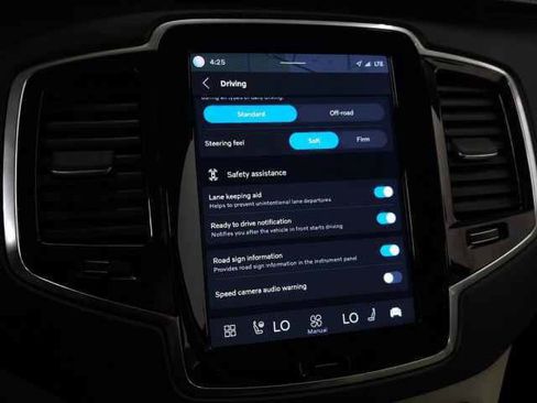 Certified 2024 Volvo XC90 B6 Ultimate w/ Protection Package Premier image 32