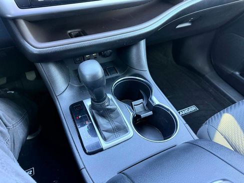 Used 2019 Toyota Highlander LE FWD image 18