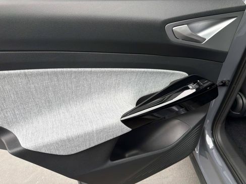Certified 2023 Volkswagen ID.4 Pro RWD image 9