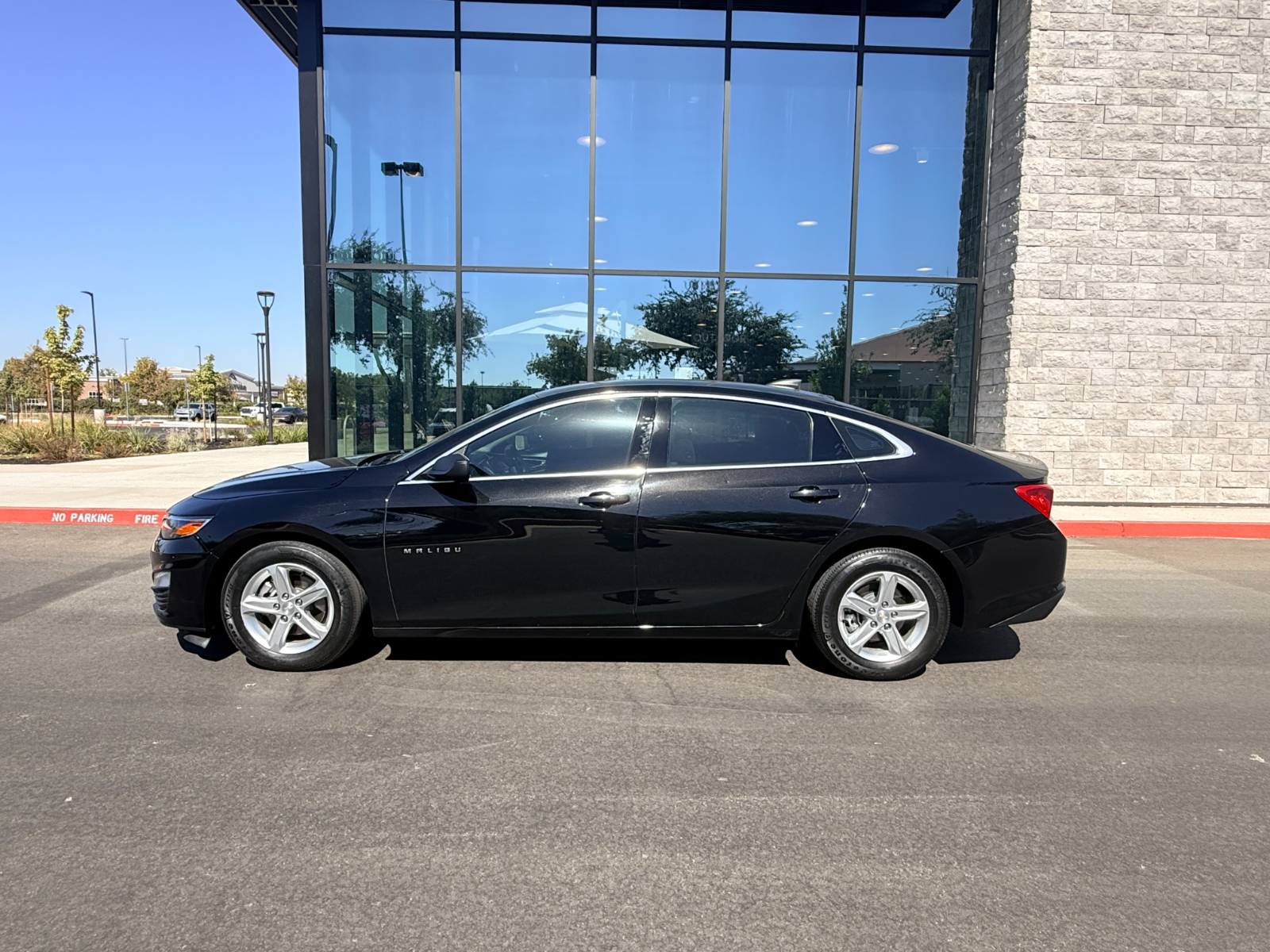 Used 2023 Chevrolet Malibu LS FWD image 12