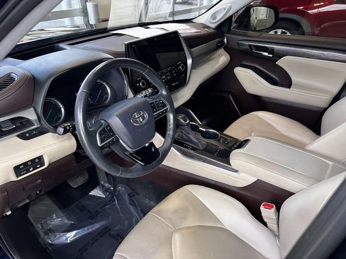 Certified 2020 Toyota Highlander Platinum image 17