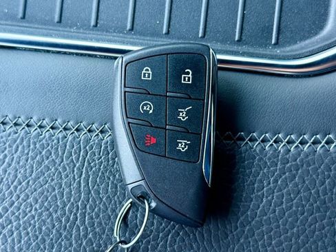 Used 2024 GMC Yukon Denali w/ Advanced Technology Package AWD/4WD image 38