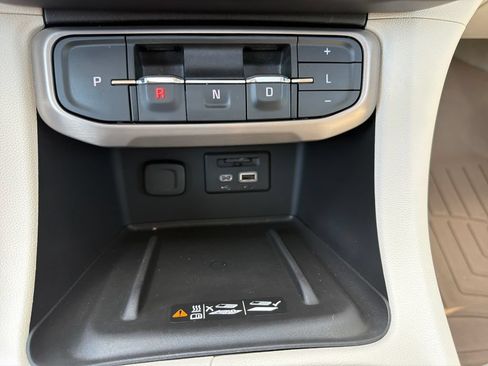 Used 2021 GMC Acadia Denali w/ Denali Technology Package FWD image 23