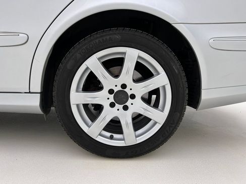 Used 2008 Mercedes-Benz E 350 4MATIC Sedan image 31