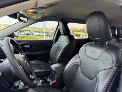 Used 2023 Jeep Cherokee Altitude Lux w/ Mopar Interior Package image 14