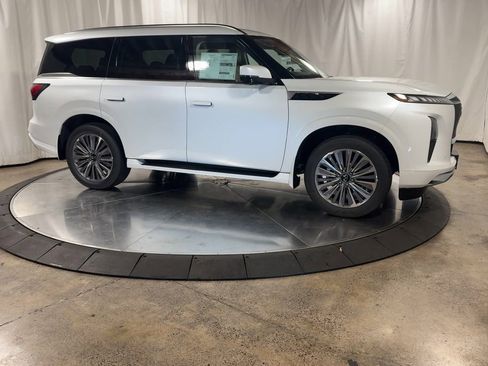 New 2025 INFINITI QX80 Luxe image 3