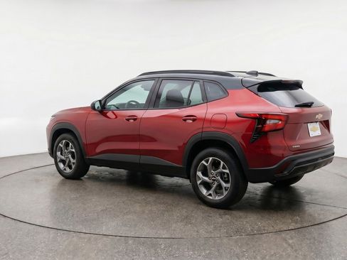Used 2025 Chevrolet Trax LT FWD image 5