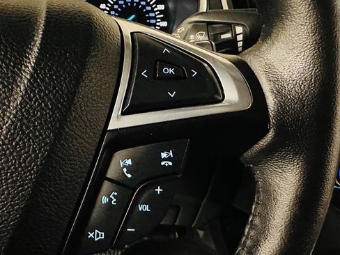 Used 2015 Ford Edge SEL image 19