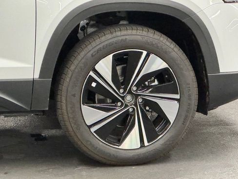 New 2025 Volkswagen Taos SE image 41