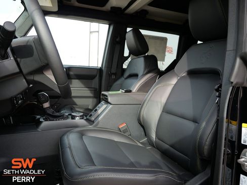 New 2025 Ford Bronco Badlands image 16