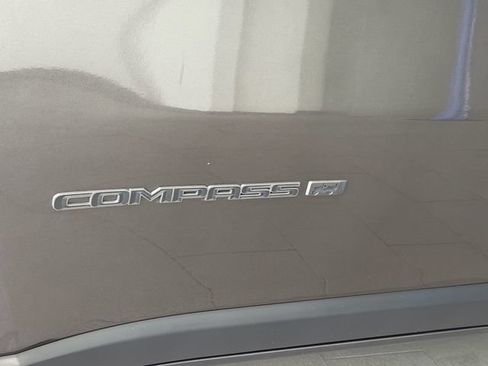 Used 2021 Jeep Compass Latitude w/ Driver Assistance Group FWD image 5