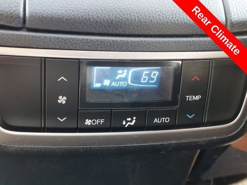Used 2018 Toyota Highlander Limited AWD/4WD image 29