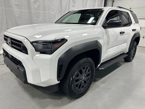 Used 2025 Toyota 4Runner SR5 AWD/4WD image 3
