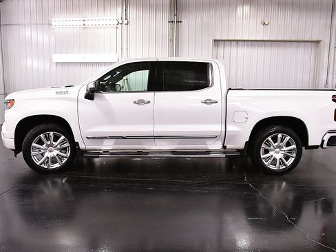 Used 2023 Chevrolet Silverado 1500 High Country w/ High Country Premium Package image 4