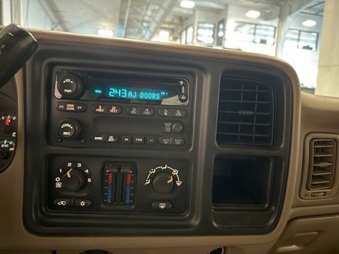 Used 2006 Chevrolet Silverado 1500 LT w/ Light Duty Power Package image 17