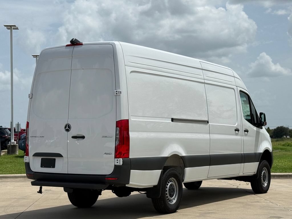 Used 2025 Mercedes-Benz Sprinter 2500 image 5