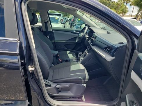 Certified 2022 Volkswagen Taos SE FWD image 8