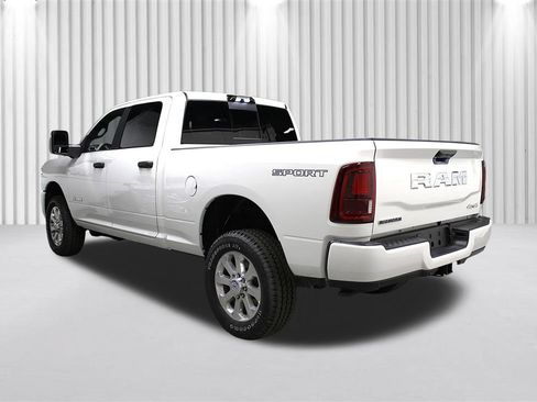 New 2026 RAM 2500 Big Horn AWD/4WD image 5