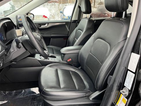 Used 2022 Ford Escape Titanium w/ Class II Trailer Tow Package image 9