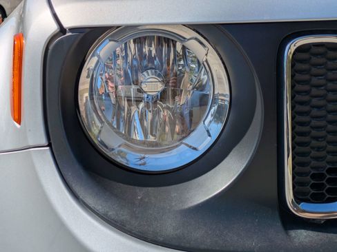 Used 2017 Jeep Renegade Latitude image 10