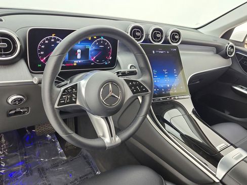 Used 2024 Mercedes-Benz GLC 300 image 9