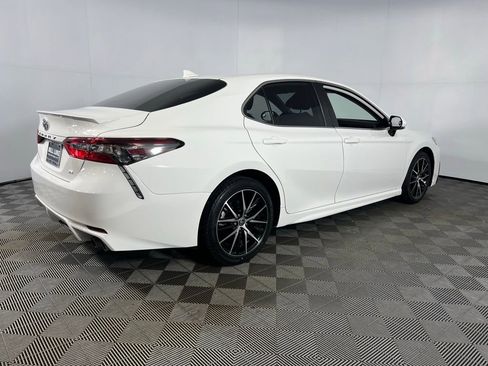 Used 2022 Toyota Camry SE image 7