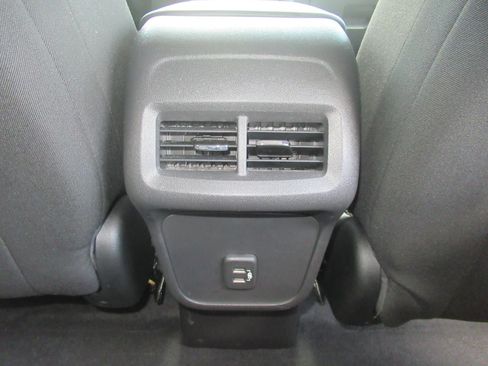 Used 2020 Chevrolet Equinox LT w/ LPO, Floor Liner Package FWD image 31