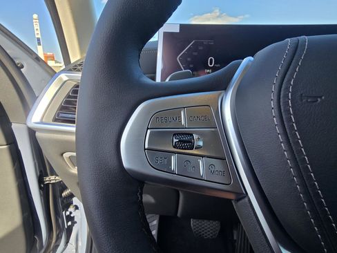 New 2026 BMW X7 xDrive40i w/ Premium Package image 25