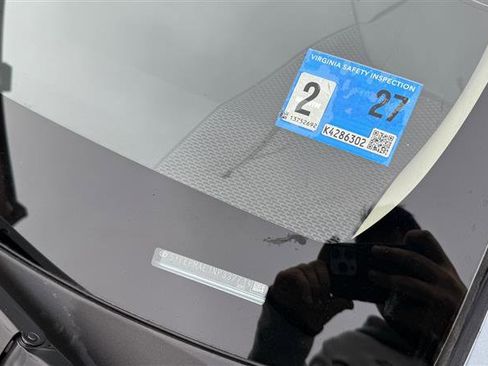 Used 2022 Toyota Corolla LE image 3