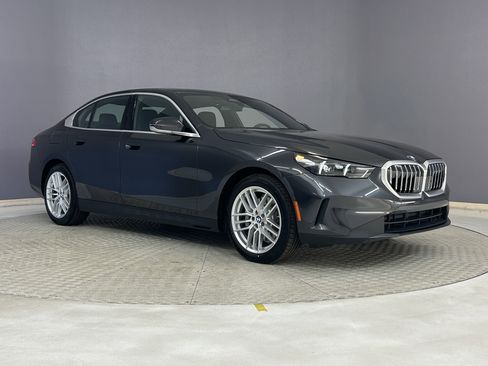 Used 2025 BMW 530i image 28