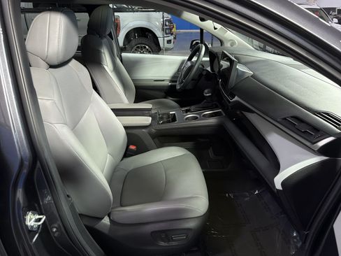 Used 2025 Toyota Sienna XLE w/ XLE Plus Package FWD image 19