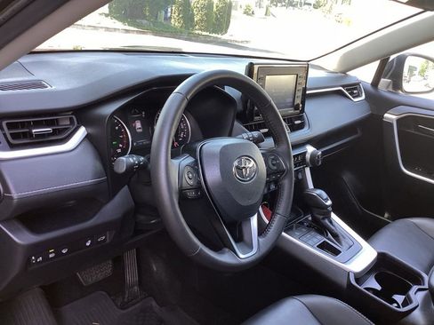 Used 2021 Toyota RAV4 XLE Premium AWD/4WD image 10