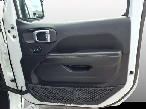 Used 2021 Jeep Wrangler Unlimited Sahara AWD/4WD image 14