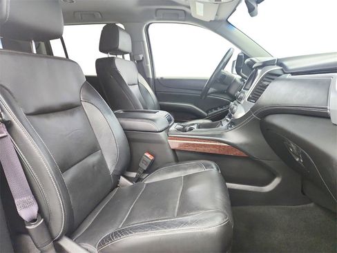 Used 2017 GMC Yukon XL SLT image 25