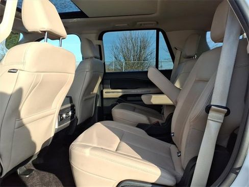 Certified 2023 Ford Expedition XLT image 11