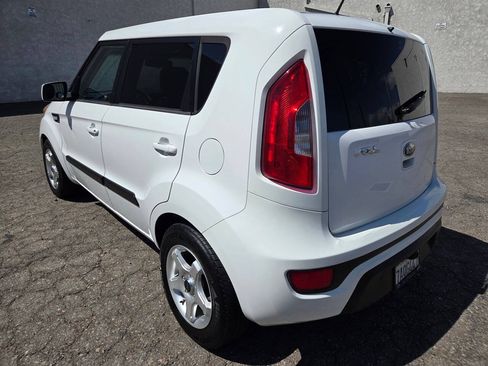 Used 2013 Kia Soul FWD image 13