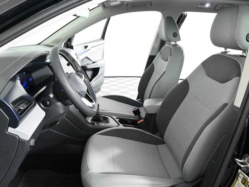Certified 2022 Volkswagen Taos SE FWD image 18
