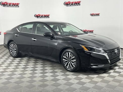Used 2023 Nissan Altima 2.5 SV image 2